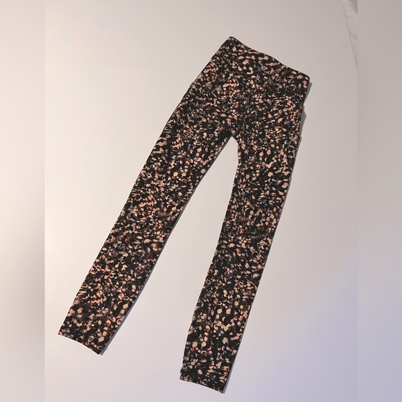 Lululemon Invigorating Leggings - Picture 9 of 9